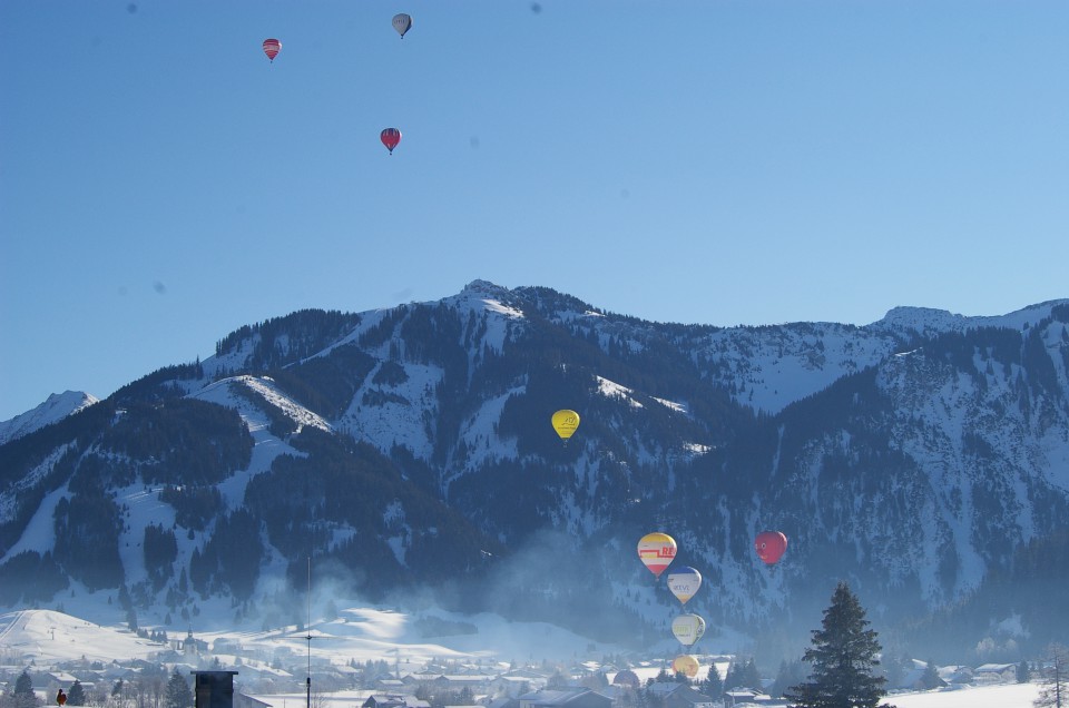 Ballonglühen über  Grän zum NeuJahrSchneeLanglauf  Januar 2016