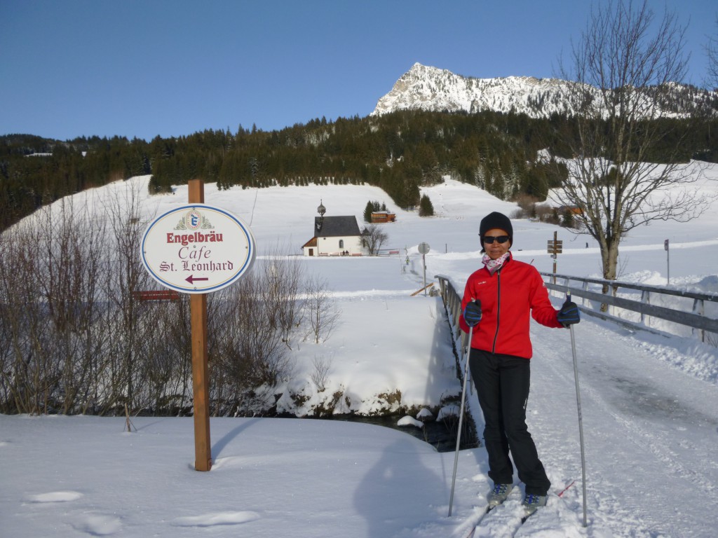 schon traditionell, Engelbräu vor der Kapelle am 14. 01. 2015 wo uns die Spur über Graän Haldensee nach Schattwald und zurück führte, fst zuviel für den ersten Tag !!!1