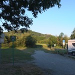 Übernachten 30.07. auf 31. an der fränkischen Saale, ein hübscher Ort namens... direkt an der Saale, wo sogar für Kanuten ein Zeltplatz mit Toiletten eingerichtet wurde, ein toller Beginn unserer Reise, die gegen 20.30 Uhr in RT begann...