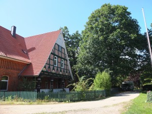 das Haupthaus des Bauers Heuer