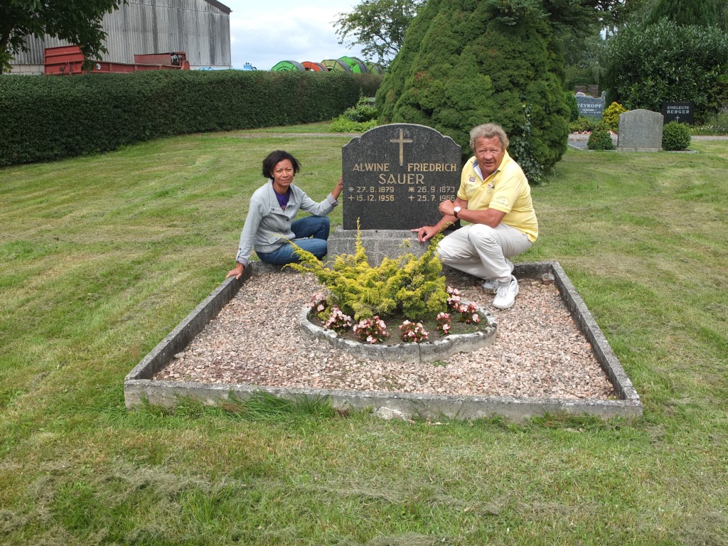 am Morgen des 31.07.2015, Besch bei Opa Friedrich und Oma Alwine auf dem Friedhof in Sivershausen nach 50 Jahren